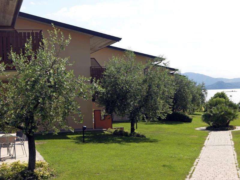 Onda Blu Resort Manerba del Garda Exterior photo